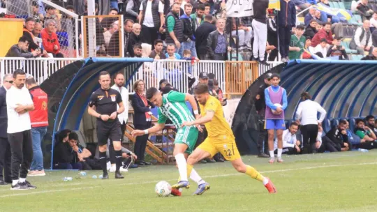 Belediye Derincespor sahasında farklı galip geldi: 3-0.