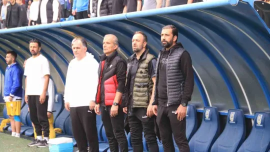 Belediye Derincespor sahasında farklı galip geldi: 3-0.