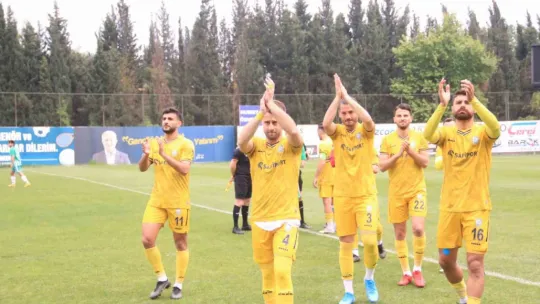 Belediye Derincespor sahasında farklı galip geldi: 3-0.