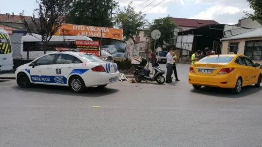 Ticari taksi ile çarpışan kurye yaralandı!