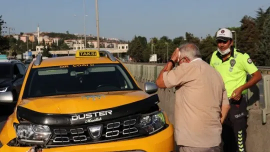 Ticari taksi ile otomobil çarpıştı: 2 yaralı!