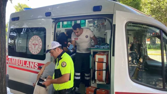 Ticari taksi ile otomobil çarpıştı: 2 yaralı