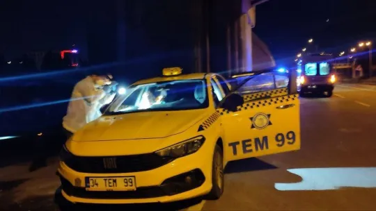 Ticari takside silahla vurulmuş halde bulundu