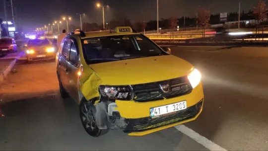 Ticari taksinin çarptığı yaya yaralandı