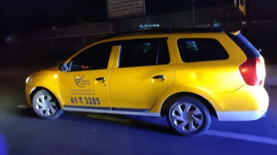 Ticari taksinin çarptığı yaya yaralandı