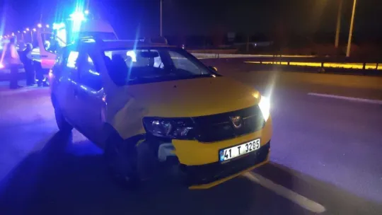 Ticari taksinin çarptığı yaya yaralandı