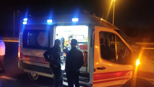 Ticari taksinin çarptığı yaya yaralandı