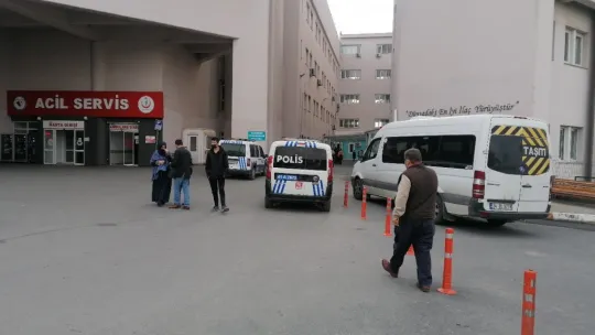 Tır garajında bıçaklandı