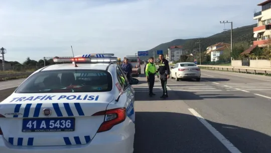 Tır ile çarpışan otomobil sürücüsü yara almadan kurtuldu