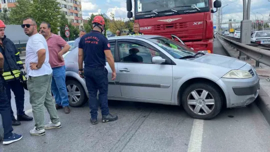 Tır ile otomobil çarpıştı