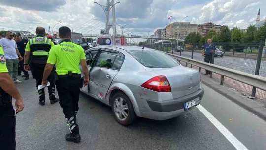 Tır ile otomobil çarpıştı