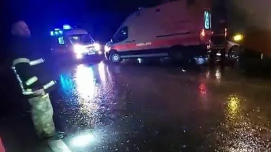 Tır ile otomobil kafa kafaya çarpıştı: 1 ölü!