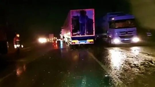 Tır ile otomobil kafa kafaya çarpıştı: 1 ölü!