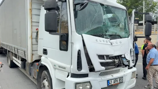 Tır, kamyona çarptı: 1 yaralı