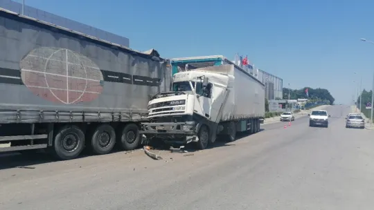 Tır kazasından burnu bile kanamadan kurtuldu