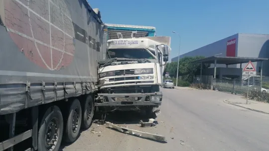 Tır kazasından burnu bile kanamadan kurtuldu