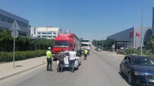 Tır kazasından burnu bile kanamadan kurtuldu