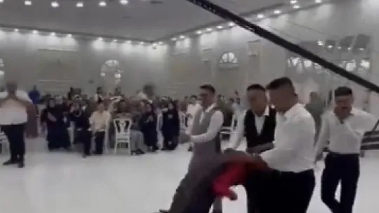 Tır şoförü damada düğünde bakın ne hediye ettiler?