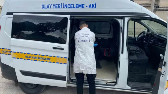 Tır sürücüsü araçta asılı halde ölü bulundu