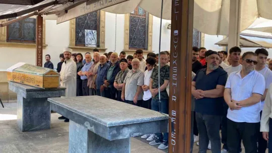 Tırın altında kalarak can veren genç son yolculuğuna uğurlandı