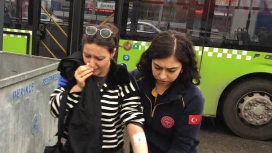 9 kişinin yaralandığı kaza güvenlik kamerasına yansıdı
