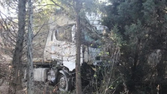 Tırın çaptığı kamyonet paramparça oldu: 2 yaralı