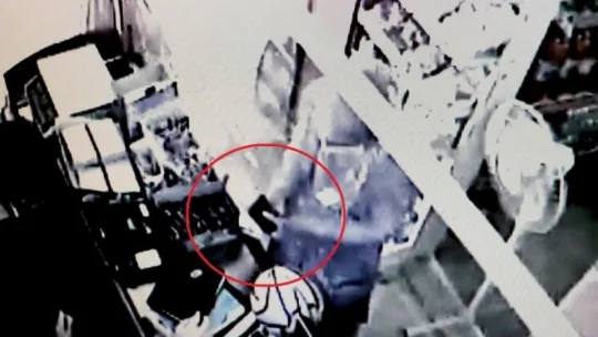 'Tırnakçılık' yöntemi ile kasiyeri saniyeler içinde böyle dolandırdılar!