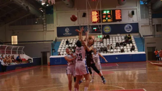 İzmit Belediyespor evinde galip geldi: 86 - 78