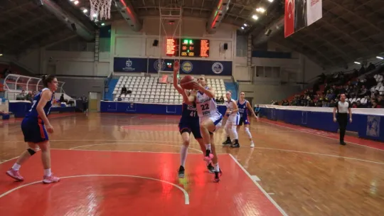 İzmit Belediyespor evinde galip geldi