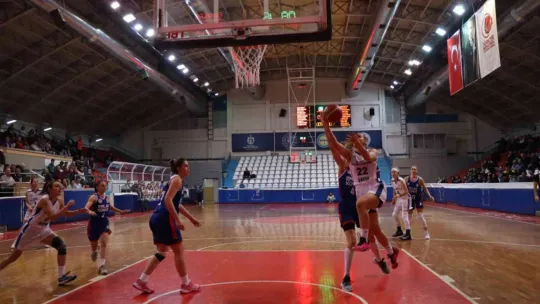 İzmit Belediyespor evinde galip geldi