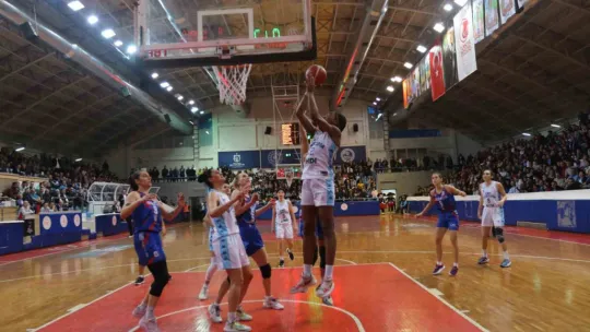 İzmit Belediyespor, Play-Off Finalinde mağlup oldu