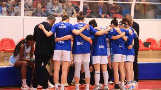 İzmit Belediyespor seriyi eşitledi