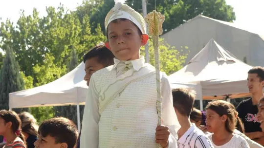 Toplu sünnet şöleninde 264 çocuk doyasıya eğlendi