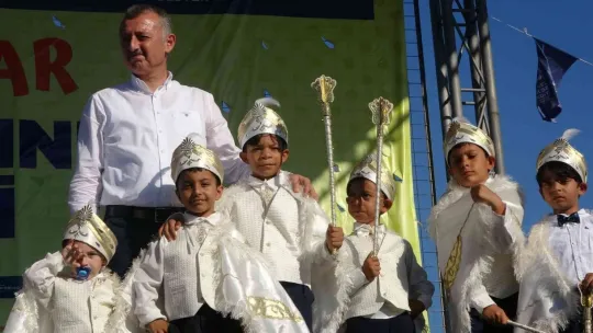 Toplu sünnet şöleninde 264 çocuk doyasıya eğlendi