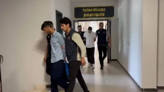 Toplu taşıma araçlarının sistemlerini hackleyen şüpheliler yakalandı