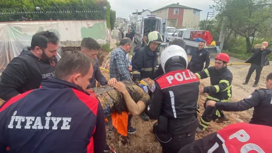Toprağın altında kalan işçi için zamanla yarış