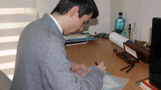 Toprağın altındakini, kağıt üstünde ayağa kaldırıyor