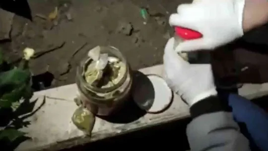 Toprak altından çok miktarda uyuşturucu çıktı