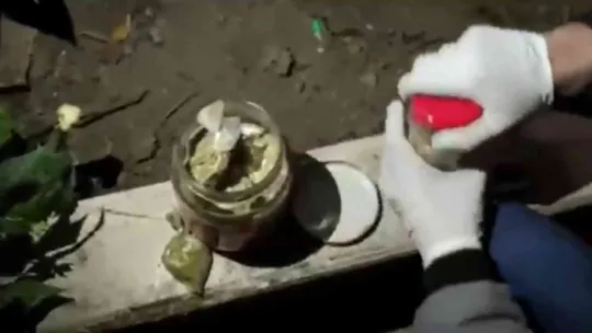 Toprak altından çok miktarda uyuşturucu çıktı