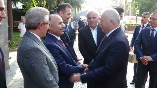 Aziz Yıldırım Trabzon'da göreve başladı