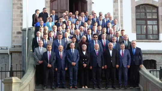 Aziz Yıldırım Trabzon'da göreve başladı