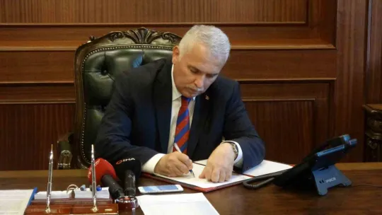 Aziz Yıldırım Trabzon'da göreve başladı