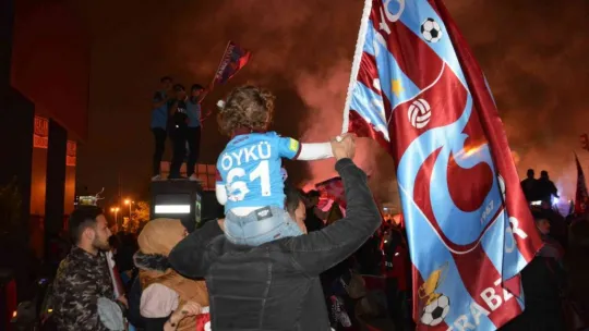 Kocaeli Bordo Mavi oldu!