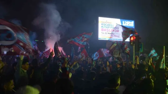 Kocaeli Bordo Mavi oldu!