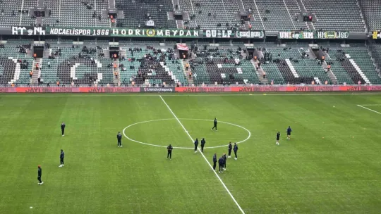 Trabzonspor ve Kocaelispor, stadyuma giriş yaptı