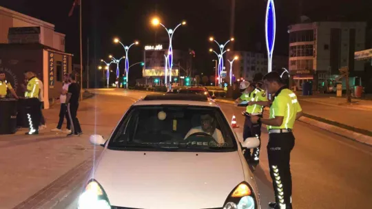 Alkollü yakalandı gazeteciye tehdit ve küfür savurdu