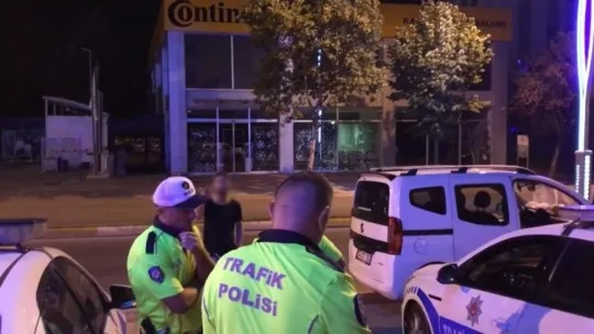 Alkollü yakalandı gazeteciye tehdit ve küfür savurdu