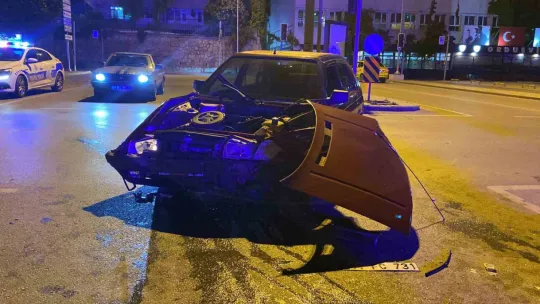 Trafik ışıklarında kaza: 4 yaralı
