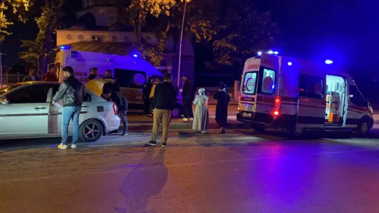 Trafik ışıklarında kaza: 4 yaralı
