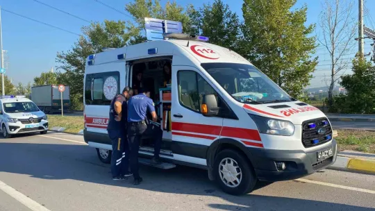 Trafik ışıklarında kaza: Otomobil takla attı